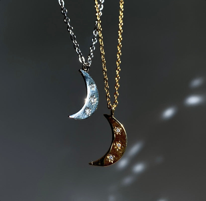 MOON NECKLACE
