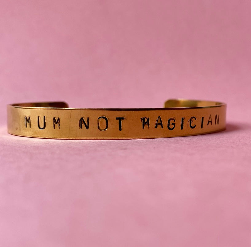 MUM NOT MAGICIAN