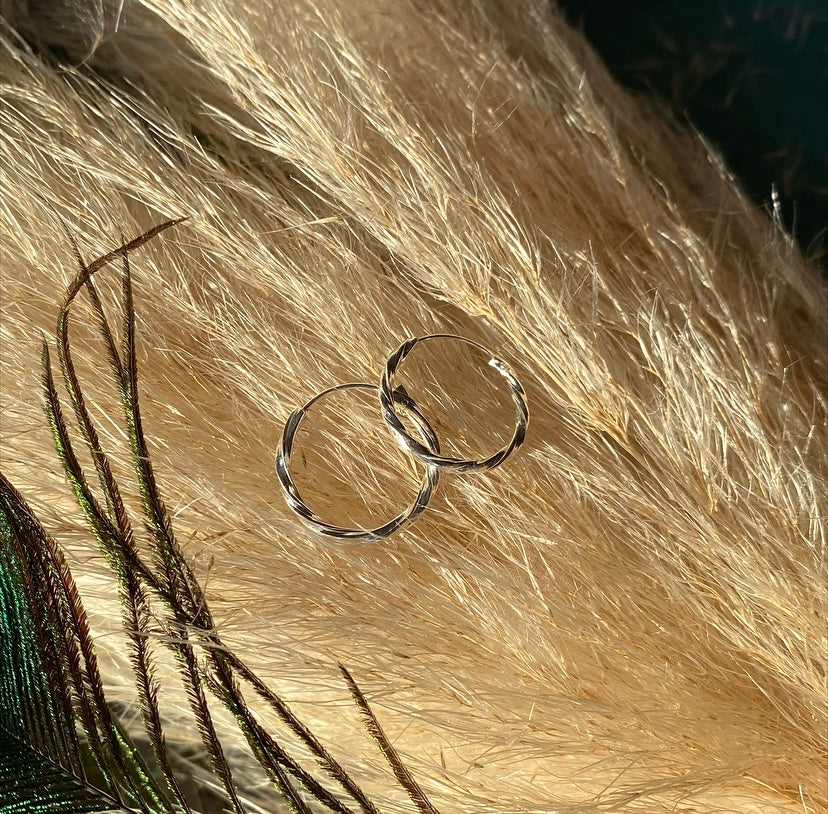HOOP EARRINGS TWIST!